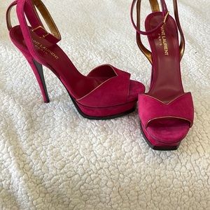 Tribute sandals Authentic.